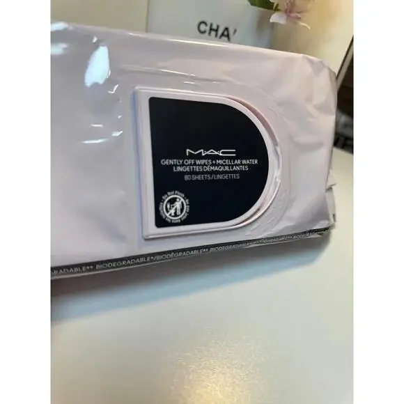 MAC Gently Off Wipes + Micellar Water Makeup Remover 80 Sheets - Picture 2 of 3